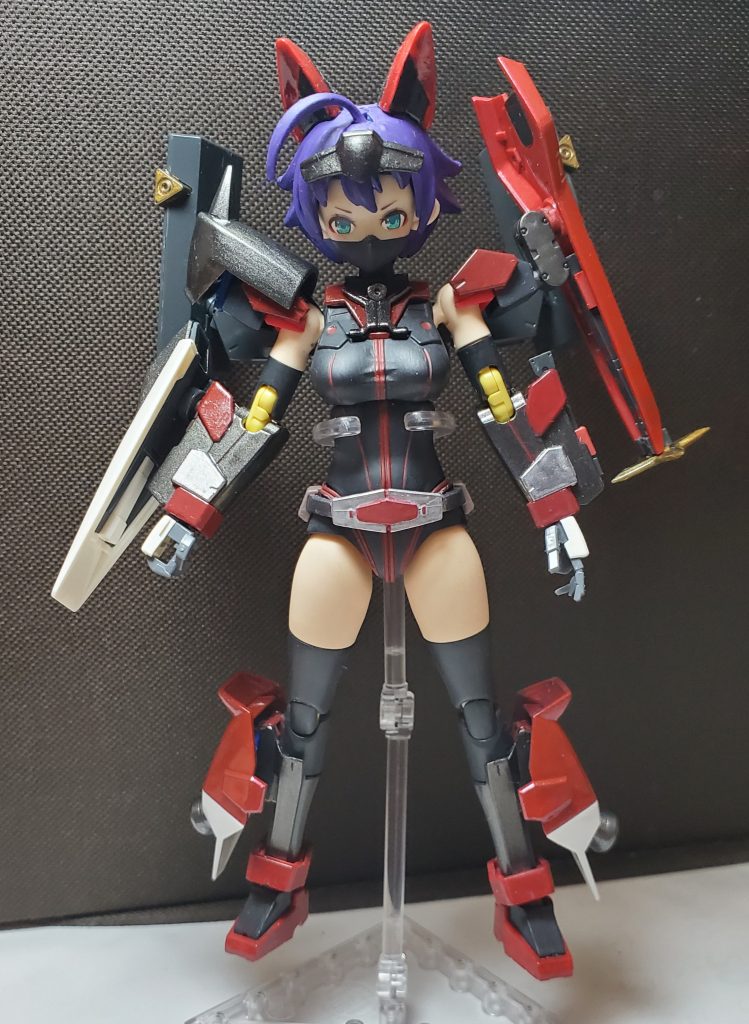 装着状態。
極近接仕様であり、直線的な加速で間合いを詰め、強力な一太刀を浴びせるための装備。