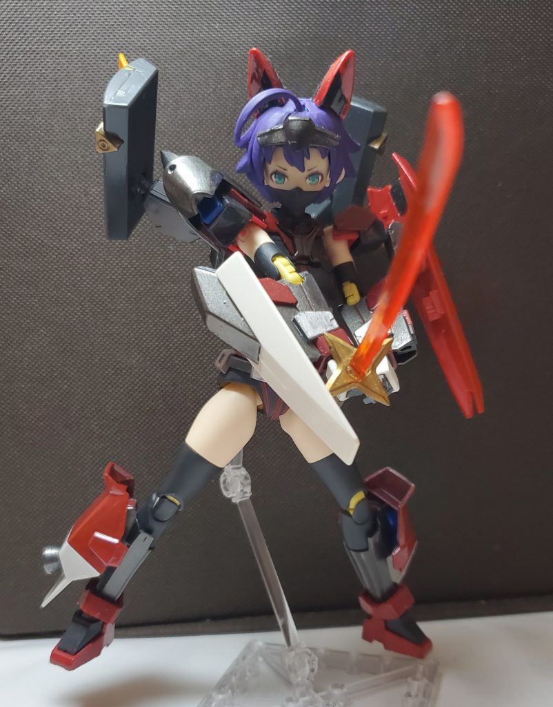 高出力ビームソード・魁-サキガケ-
この装備の主武装であるビームソード。
左肩のシールドに納刀されている。
基本的にはこのビームソードによる斬撃がメインになる。
加速により接近し、切り裂く。