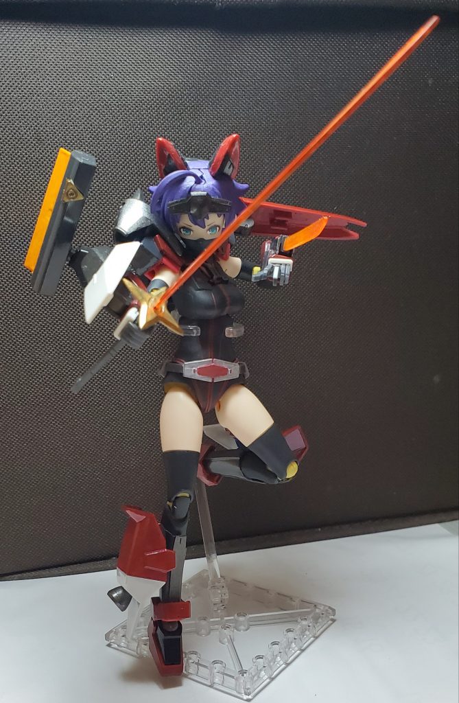 左腕部にもビームソードが搭載されているので、二刀流も可能。