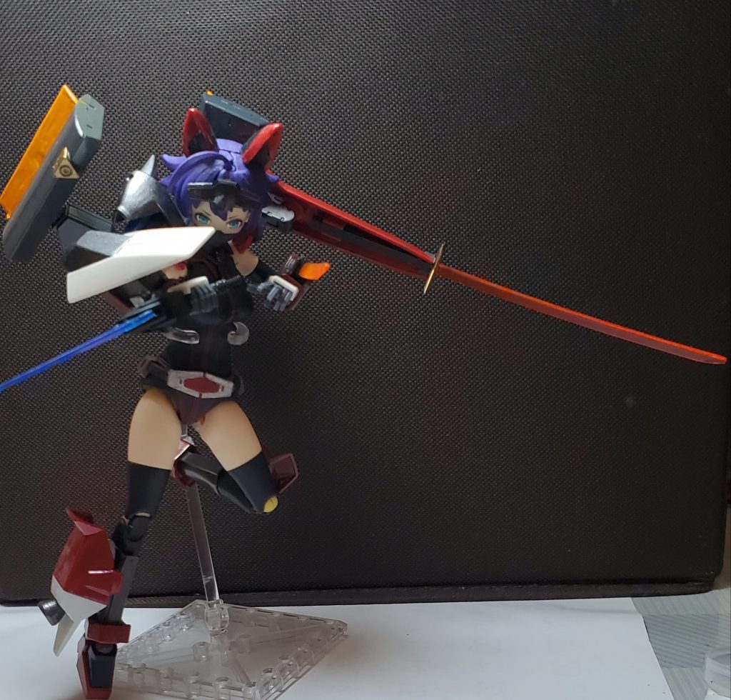 シールドに納刀したままでもビームソードは展開可能。