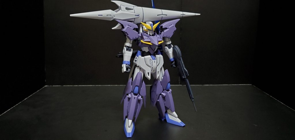 別売りのゼルトザームアームズに付いているハイパーバーストランスとシールドバインダー/フォールディングバーストランチャーを装備した状態。
騎士っぽさが増して一気にヒロイックな印象になります。
