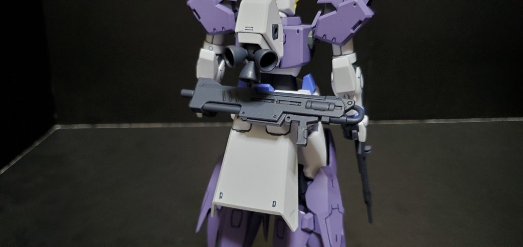 通常状態。非常にオーソドックスな感じです。ビームライフルを背部にマウントできます。