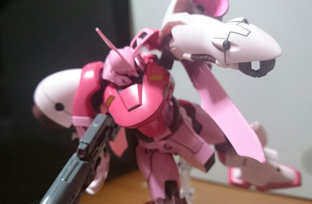 ・110mm機関砲
銃口のモールドはないっスけど、グレーでの部分塗装が必要っス