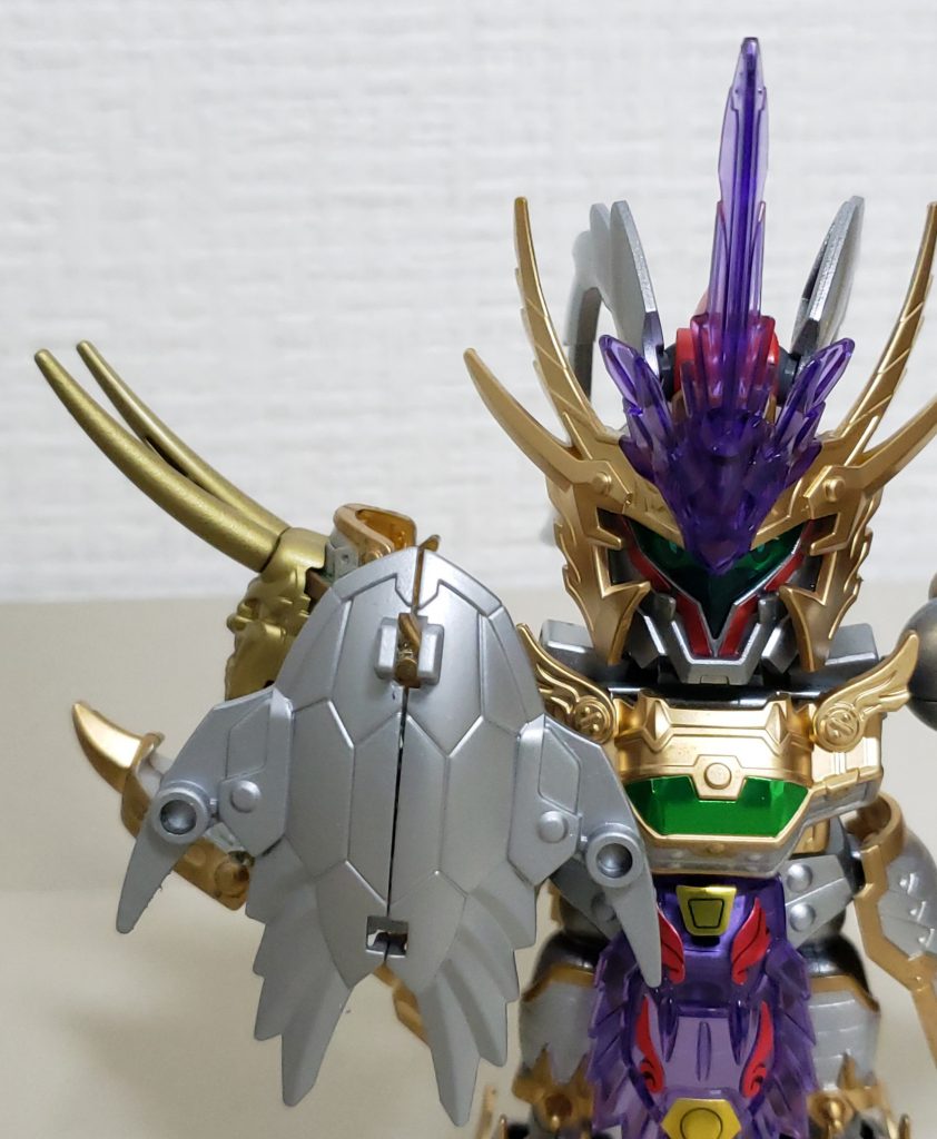 霊亀甲盾
バックパックが変形して盾に