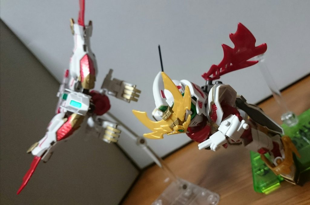 ・SDBD SD RX-零丸
マーカー塗り苦労したやーつその2……SDだから仕方ないってのはわかってるんスけど足りてない色多すぎぃ…あと股関のスタンド用3mm穴浅すぎ…
「Re:RISE」24話では赤い零丸に緑色のに付属する手裏剣を赤くしたものを装備してたっスけど、自分、緑色のは買ってないんスよね。
一応発売直前まで購入するか迷ってたんスけど、ホビーサーチで調べてみたところ、シールがとんでもない数だったんで、マーカー塗装派な自分は恐ろしくなってスルー、未だに購入してないっス……