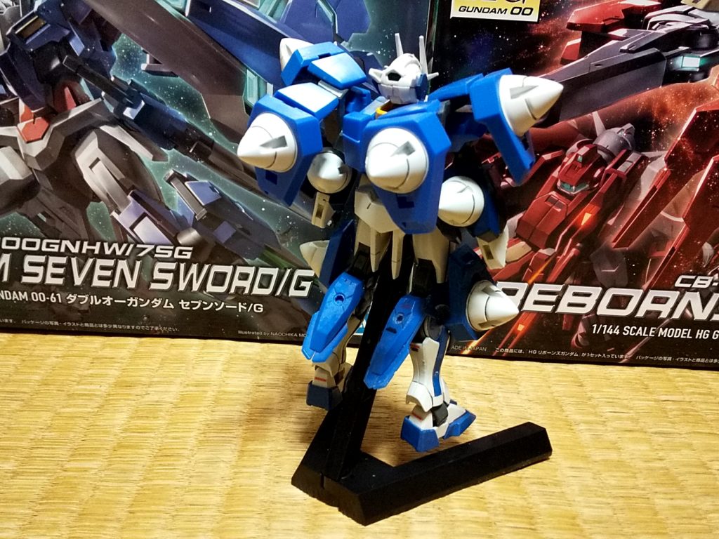 武装を搭載する前の「オクタ・オーガンダム」。
四肢と背部、合計8基の太陽炉を搭載する。
四肢そのものに太陽炉を搭載したため、マニピュレータ部から直接GN粒子を武装へ充填できる特徴がある。