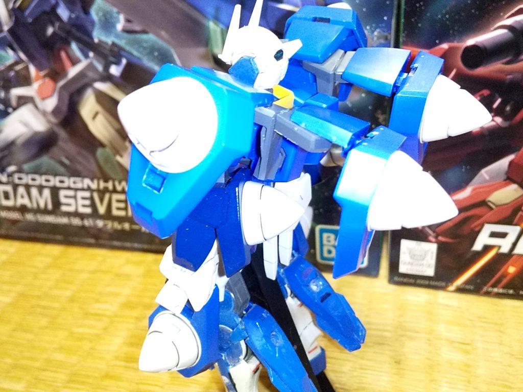 OOガンダムの太陽炉基部を、瞬着で無理やり連結させてクリアランスを確保。