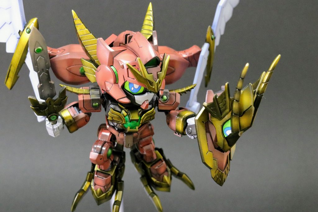 当初は箱絵のような鮮やかな赤色にしようと思っていたのですが、下地と上塗りの色が合わなかったのかこのような色に。
    +