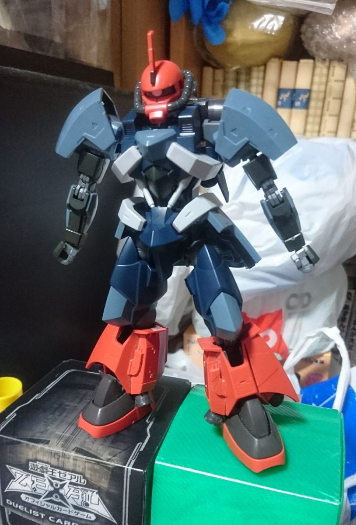 制作中その1素組の漏影にザクを付けたところ。
+