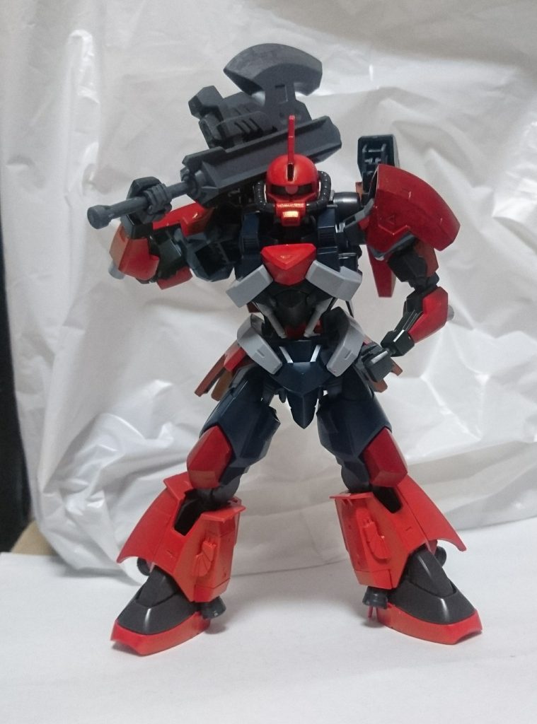 制作中その2ガンダムマーカー(レッド)で色塗りが7割終わった位のところ。大分雰囲気出てきたのではなかろうか?
+