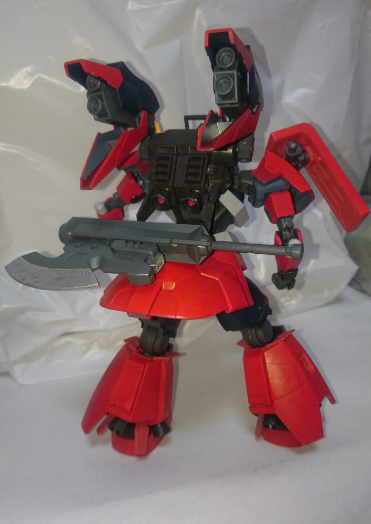 背中のバックパックは高機動型ザクのを使用し、サイドに漏洩のブースターを付けた事により、非常に高い機動性の確保に成功しました。
+