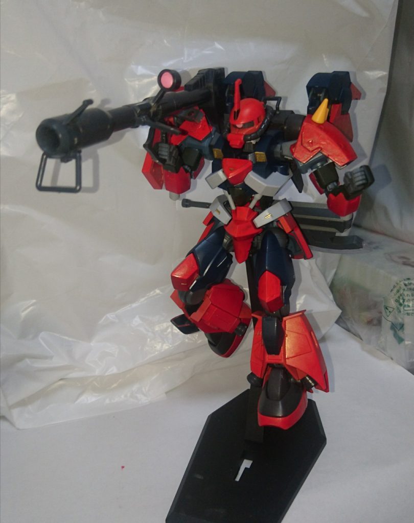 ジャイアントバズ召喚時、唯一持っていた武装。ジョニーライデン専用機のプラモデルのイラストを見る限り、バズーカを使うのが得意なんだろうな、という事で外せなかった武器になります。ジョニー「紅い稲妻の怖さってやつをたっぷり教えてやるぜ!」
+