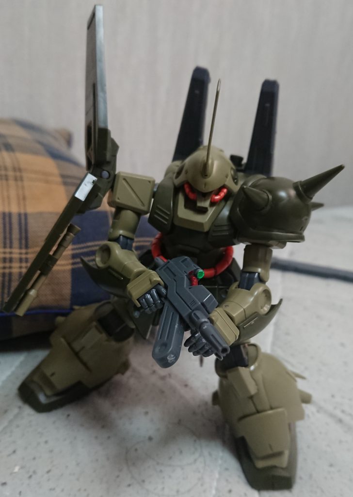 高級量産機という立場を逆手に取り、旧式化していたマラサイにU.C.0096年の主力量産機と互角に渡り合えるようにスラスターを増設。また、追加装備のプロペラントタンクは任意の切り離しが可能である。
+