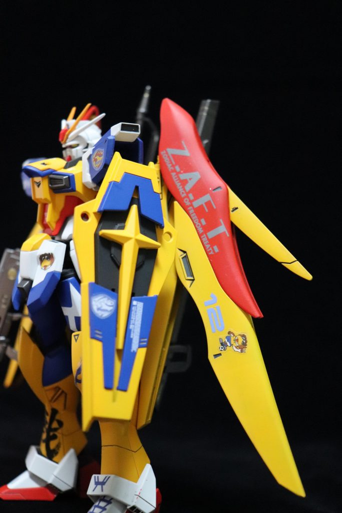羽にはベガッ太君とサポーターナンバーの12を!そしてザフトのロゴも。かなりまとまりましたシールドにもチームエンブレム、いい色
    +