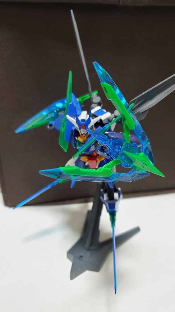 アームユニット:シザーモードアームユニットをハサミ状にひらき、相手を挟み込む。