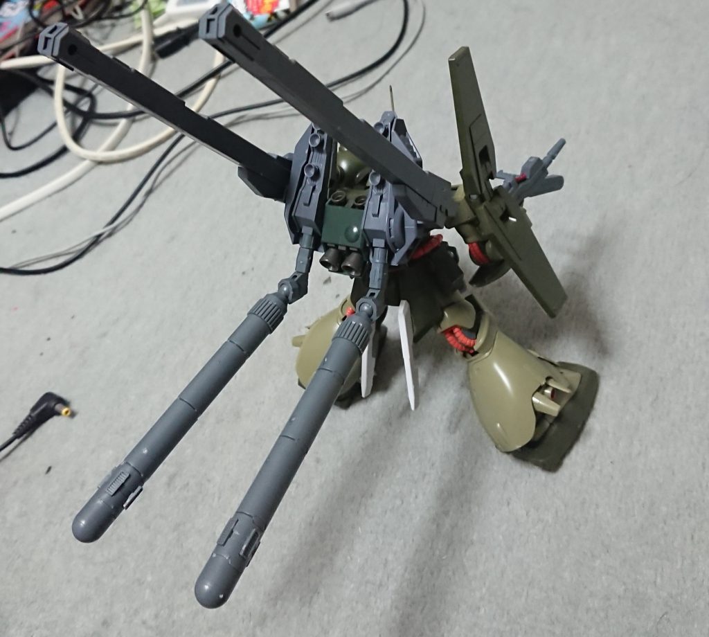 万事休す「やらせねぇよ。俺には命の恩人を救う義務がある。」その言葉と同時に1機のバーザムが被弾する。残党のムサイ改を援護する1機のモビルスーツ。
    +