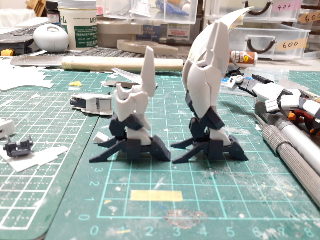 コアガンダムⅡに関してはユーラヴェンの方を参照していただいて今回の工作としては脚のアーマーの短縮とアンテナの制作のみ