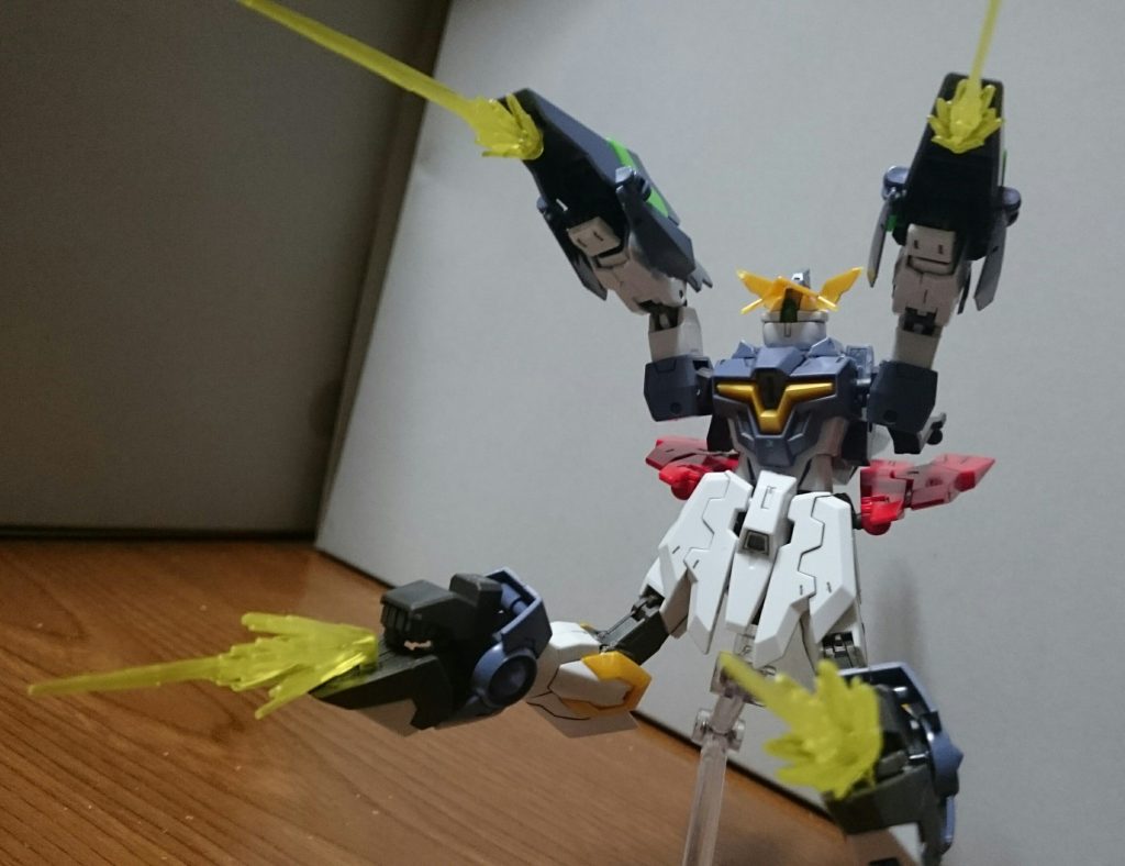 ・強襲戦闘モードイージスの変形を彷彿とさせる形態……でも変形方法はまっっったく違うという。こちらは複雑な変形をしてみせた元ベースとは違い、すごくシンプルな感じっス。あとこれもう一目瞭然なんスけど、後ろから見てはいけないヤツっス