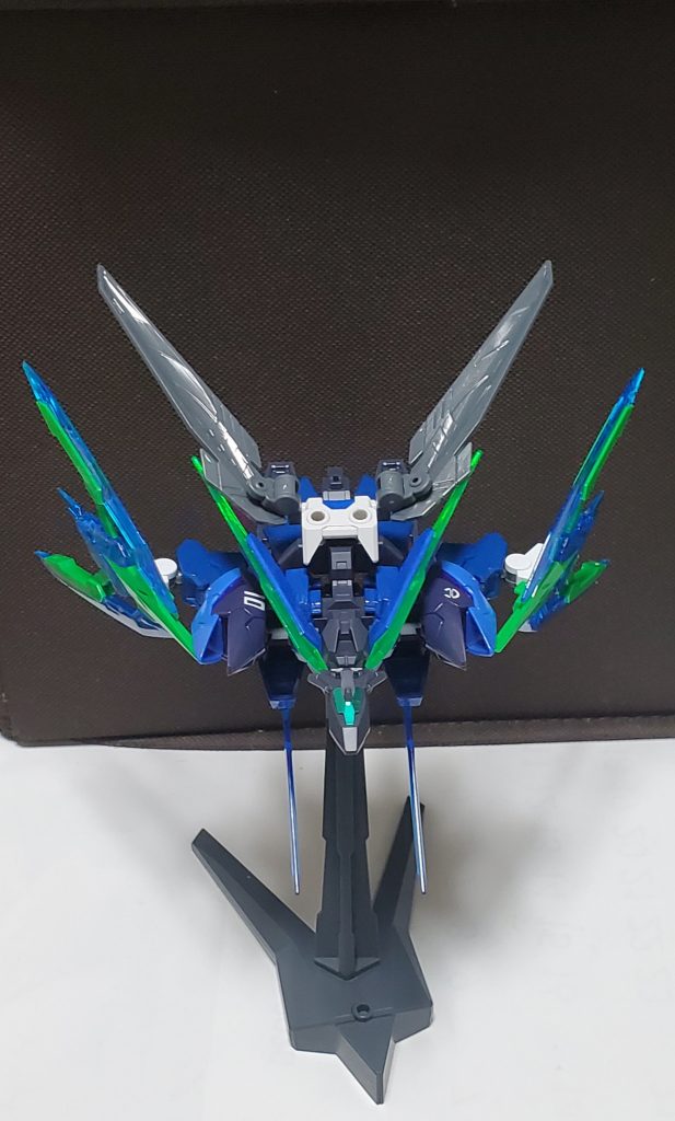 ラスターアーマー高速飛行が可能なアーマー。低出力のビーム程度であれば吸収し、推進力に変換する事が出来る。