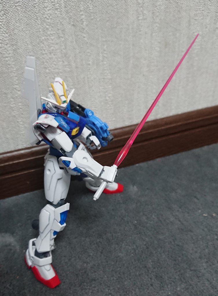 【オルカビームサーベル】テストゥード複合防御盾に内蔵されているビームサーベル。1本しか装備されていないのは本機が量産化を視野に入れた機体であったためと言われている。