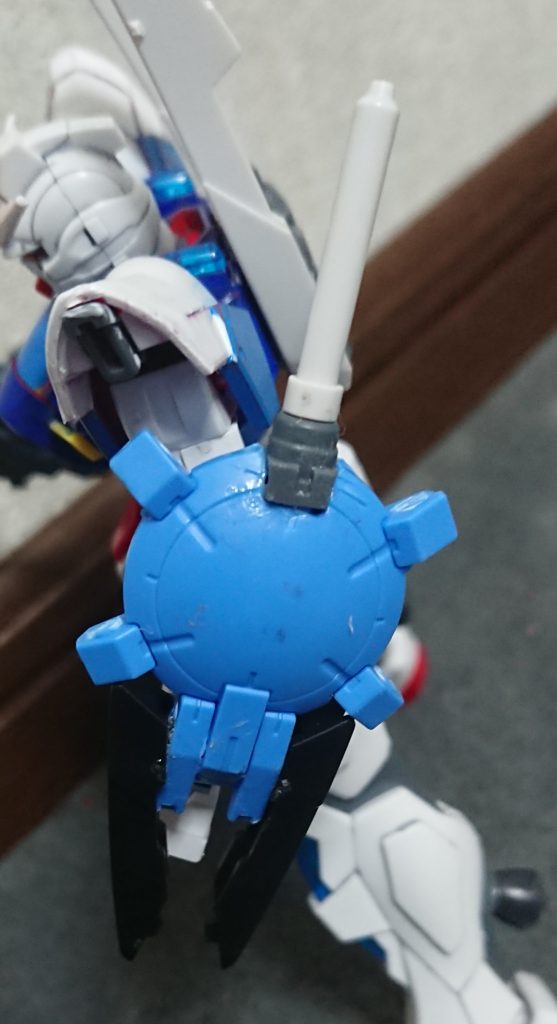 【テストゥード複合防御盾】テストゥードはラテン語で亀を意味する。ビームサーベルを1本内蔵している。また、シールドの先端のクローでPS装甲にダメージを与えることが可能である。