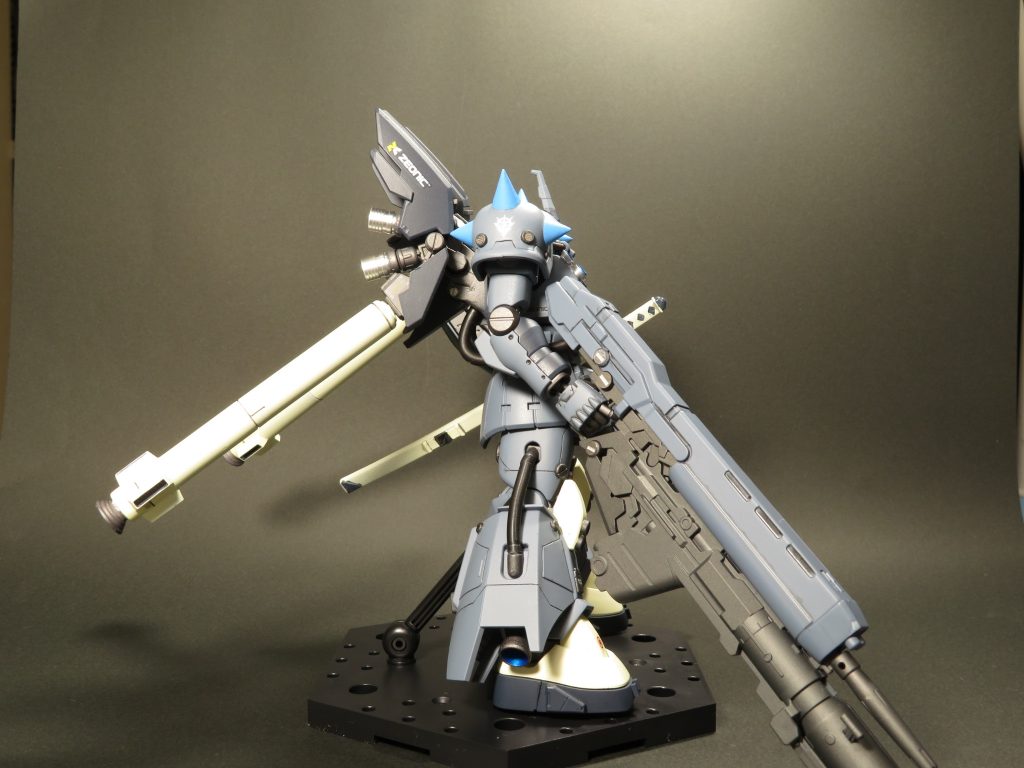 ザク2F2をベースに、高機動型の脚部、シナンジュスタインの武装とバックパックで固めてみました。元々、デザインは出来てたのでサクサク組み立てはできましたが、ディテールアップ等に時間がかかり製作完了まで1ヶ月程掛かりました。と