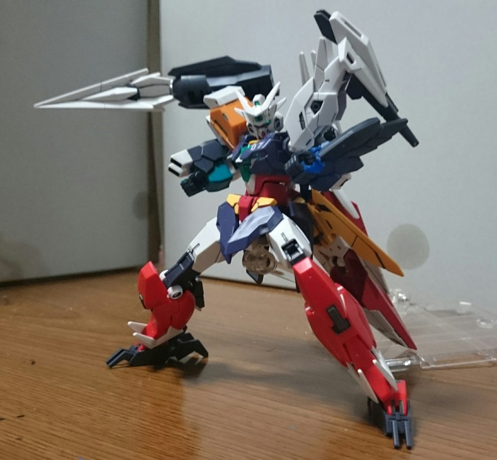 ・コアガンダムII(エクストラ・リミテッドチェンジ)ネプチューンアーマーとジャックされたアースアーマー以外のアーマーを結集させたリミテッドチェンジっス!内訳は…マーキュリーアーマー➡左腕ヴィーナスアーマー➡右腕マーズアーマー➡両足ジュピターアーマー➡アンテナ・左肩(+マニファービット)サターンアーマー➡右肩(+ブレーカドリル)ウラヌスアーマー➡胸・腰(前後)・バックパック(コアディフェンサー+センサービット)といった感じっス。