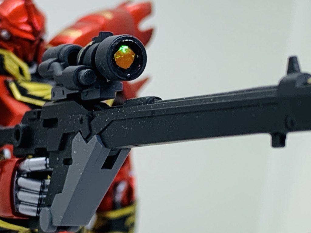 こだわりというか今回初めてやってみたのですが百均の偏光テープを丸っぽく切り出してレジンで蓋をしてスコープっぽくしてみました。これ、結構気に入ってます
+