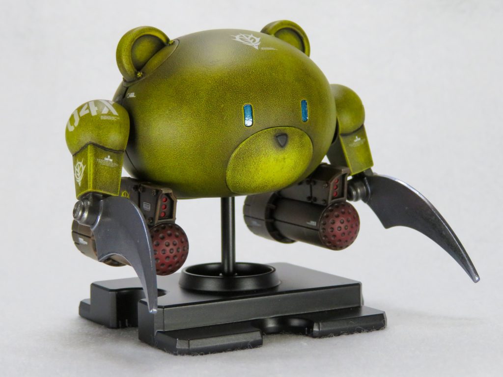 腕と脚(エンジン部)をザクレロハロから流用。