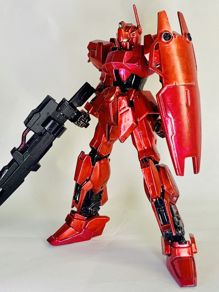 バイオセンサーを内蔵しておりニュータイプの反応速度に対応した機体制御を可能にしている。サイコフレームはまだ実用化されていない為組み込まれていない。アナハイム社の協力で一から再設計されているので見た目は百式だが最新技術で別物に仕上がっている。