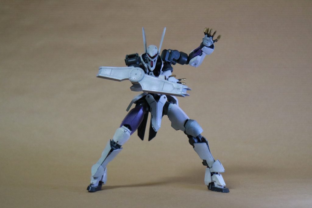 アクションポーズ。獣っぽさをイメージ。