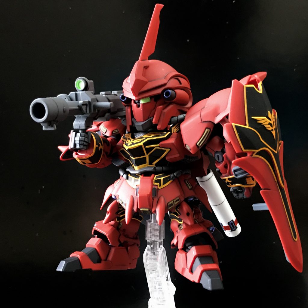 ネオ・ジオングの付属品程度かと思いきや、武装もいろいろ付いていて、シナンジュだけでも遊びがいがあります。