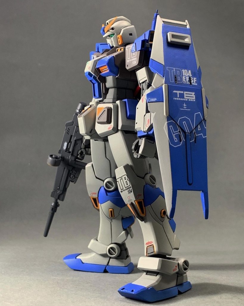 カラーリングは白部分はグレーよりにトーンンダウンしてあります。カラフルな配色なのであまり鮮やかだとおもちゃっぽく見えてしまいそうだったので一工夫してみました。