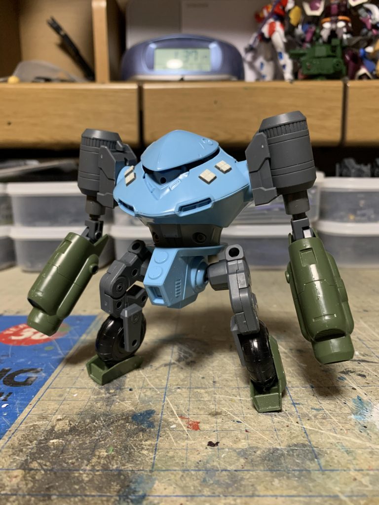 ジャンクパーツをより集めて手足を構築。