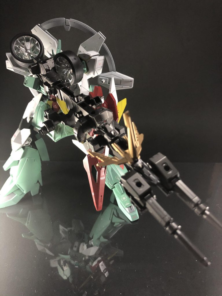 構えるとこんな感じです。
見てもらえばわかる通りかなり前重心なんでポージング取らせるのは難しかったです……