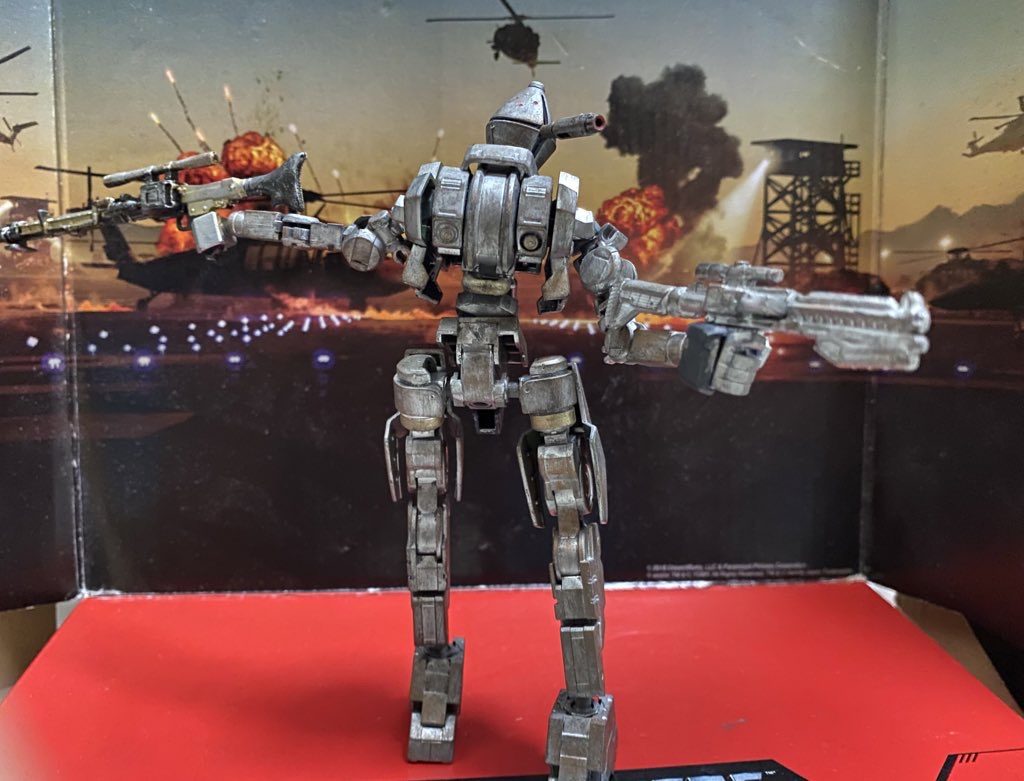 片方はストームルーパーの武器にしました
    +