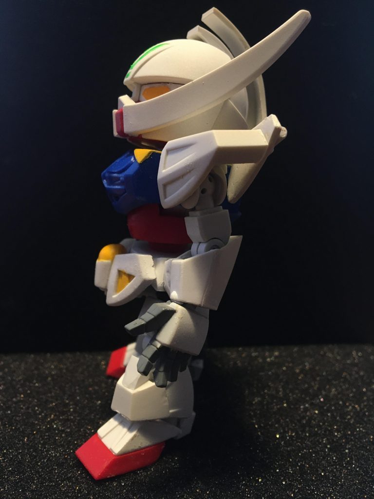 膝にプラ棒くっつけたほかには、外装は全てSDです。前腕部のアーマーだけ、SDとは逆に設置しています。あんまり袖口が長いイメージではなかったので。