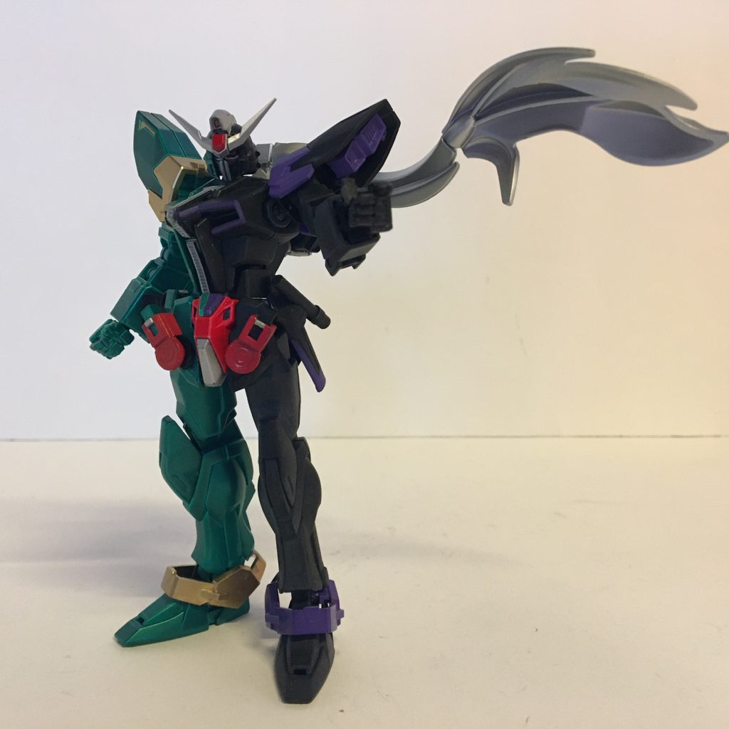 正面
ダブルドライバーの可動と決めポーズのハンドパーツを再現しています。