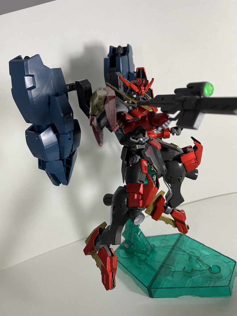 【武装】ライフルはヴィダールと同様。中遠距離における汎用性に優れるシンプルな武装。