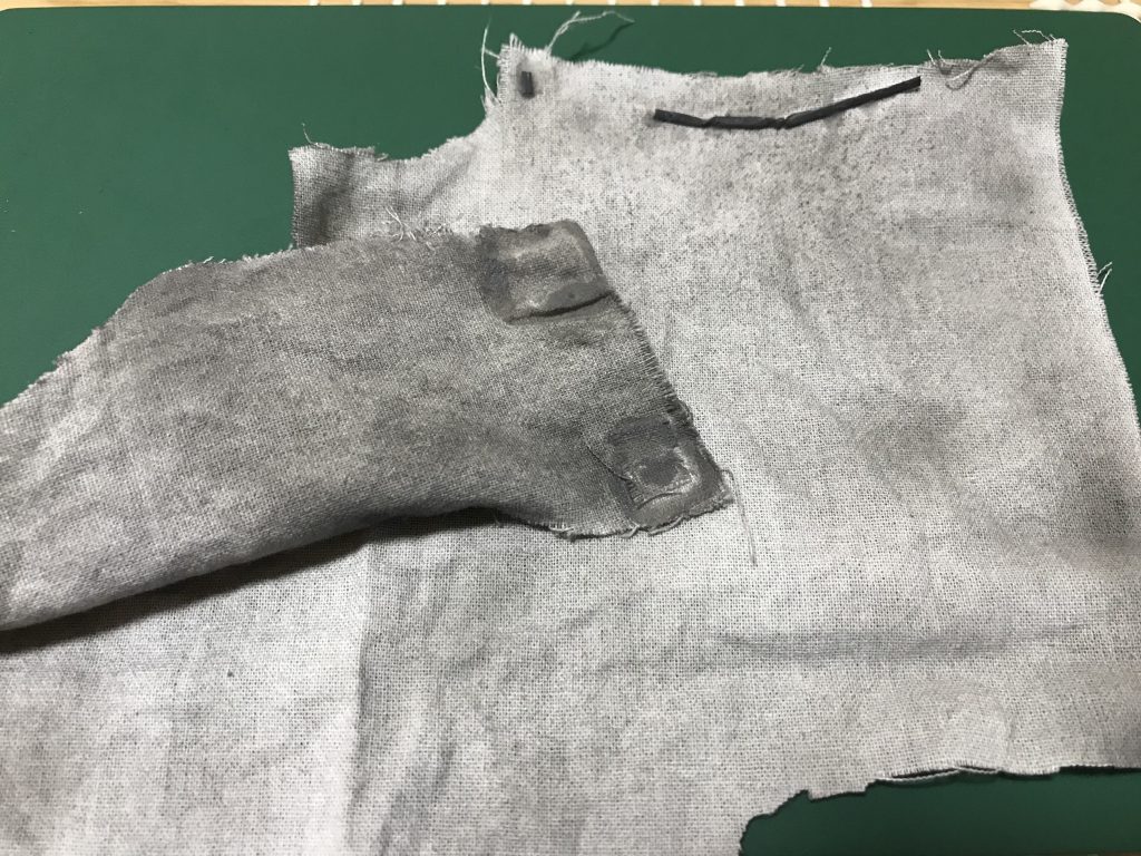 マントはこんな感じ
磁石で黒のねじねじが止まるように調整して作成