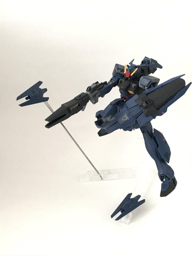 サイドスカートにネイルファンネルを装備。単独で飛行しビームバルカンを放つ。弾薬が切れた際には敵機へ突撃させることも可能。ネイルファンネルはシールドと同じ装甲を使用しているため、宇宙空間であれば機体前面に配置して防御としても使用できる。