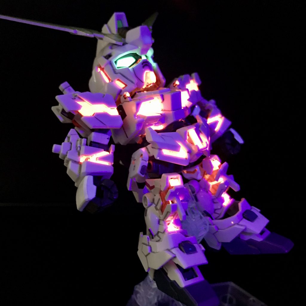 一本角の所属不明機が変形、いや、変身した! あれは、ガンダムだ! +