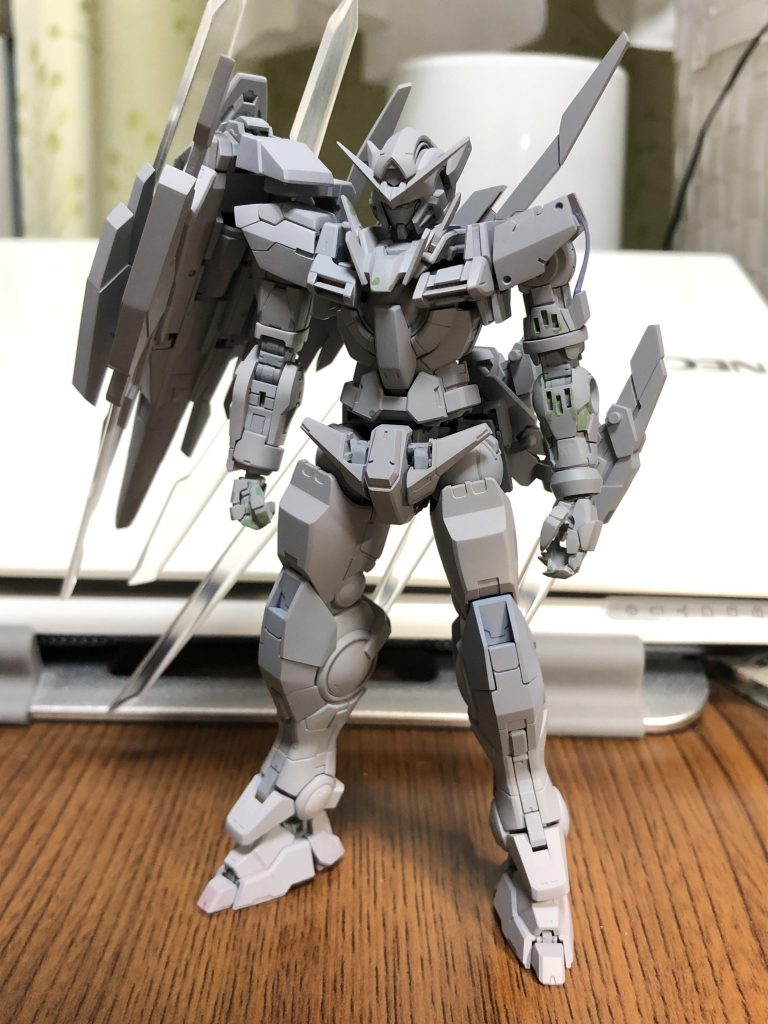 サフ前後です。表面処理については完成後にも反省点が残る形になったので、次作以降に活かしたいところです。+  