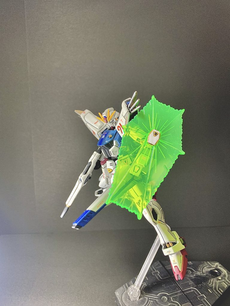 スジボリは線が太すぎな上に同じ太さで大味な仕上がり。