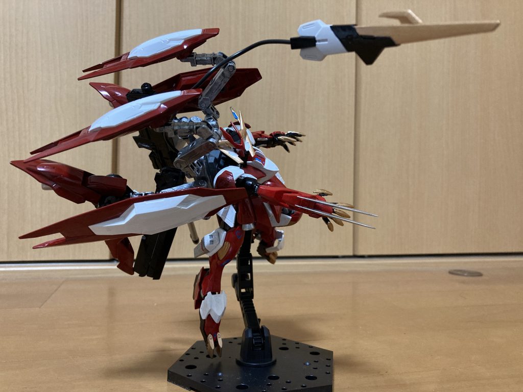 高速機動モードでは右腕のネイルソードとネイルによる格闘とテイルブレードによる攻撃がメイン
    +