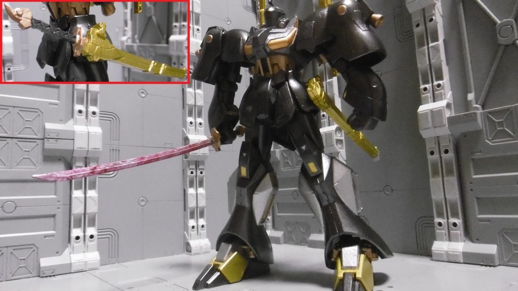 ビルダーズの刀は、左サイドアーマーにポン付け。
一見派手な装飾の鞘でも、刃は赤く汚れています。
（スターブライトシルバーの上から ブラッドレッドでドライブラシ）

*妖刀【惡喰（アクジキ）】*
「威力上昇＋活力（限界稼働時間）減少＋活力吸収」
和風ゲーム作品によくある、あの設定です。敵を倒す数に応じて斬れ味が増し、体力が削られる類の。納刀時は一切のデメリット無し。