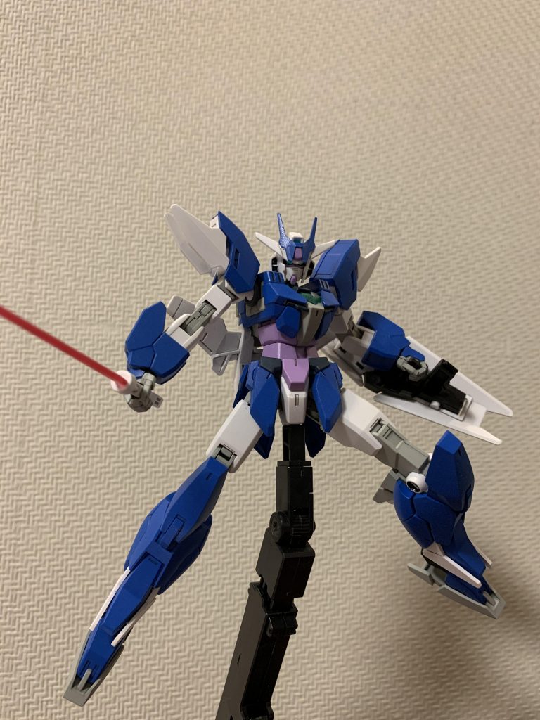 ドッキングして、アースリィガンダムに。カッコいい…。
サポートメカにつけて写真撮りたかったのですが、スレや色落ちが怖くて断念()