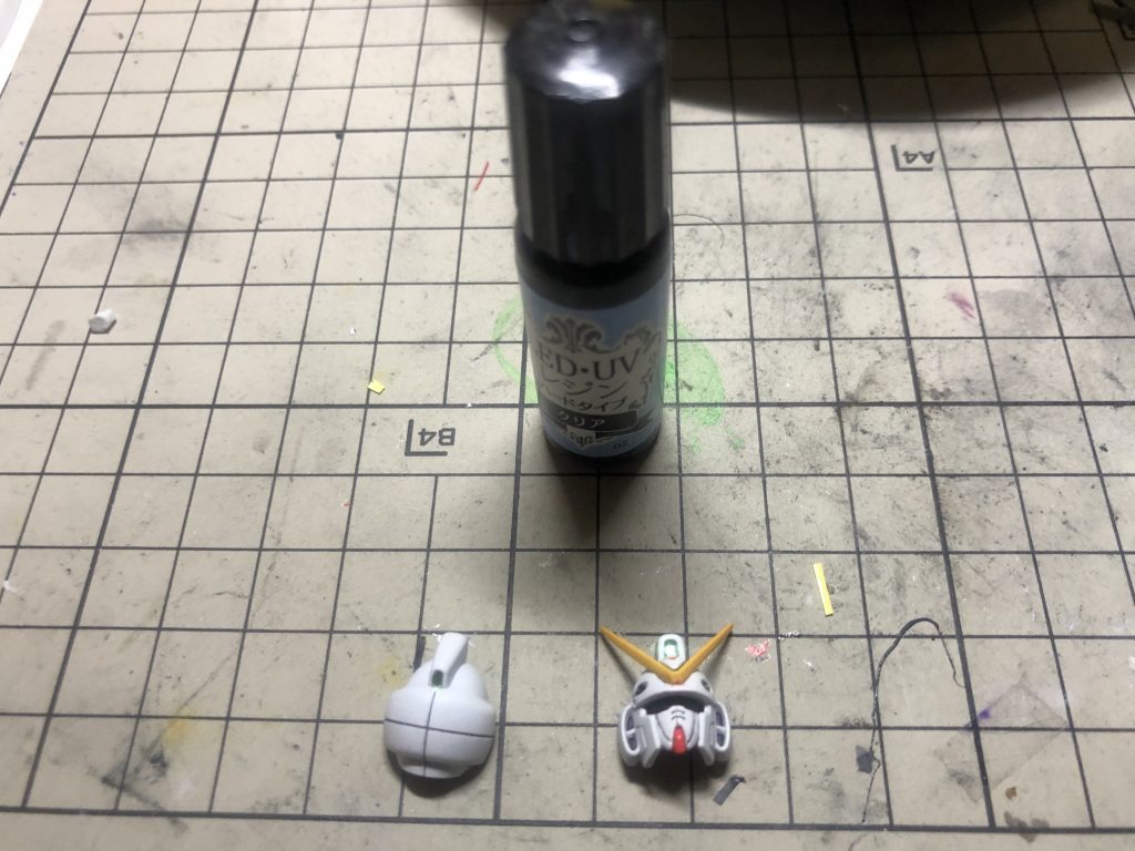 メインカメラにラピーテープを貼ってUVレジンをちょこっと入れてからの