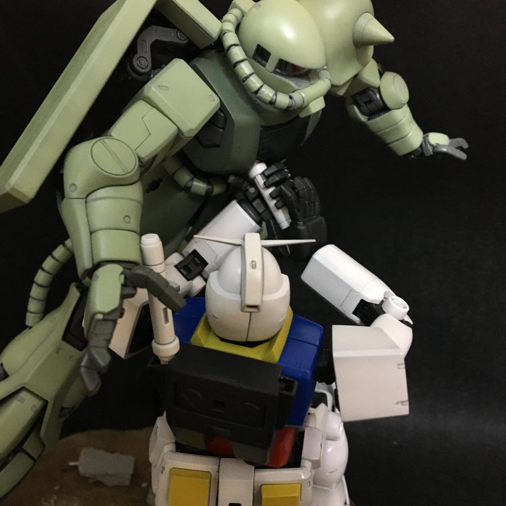 MGガンダムとザクⅡのジオラマ–2枚目/制作者：ogagaga