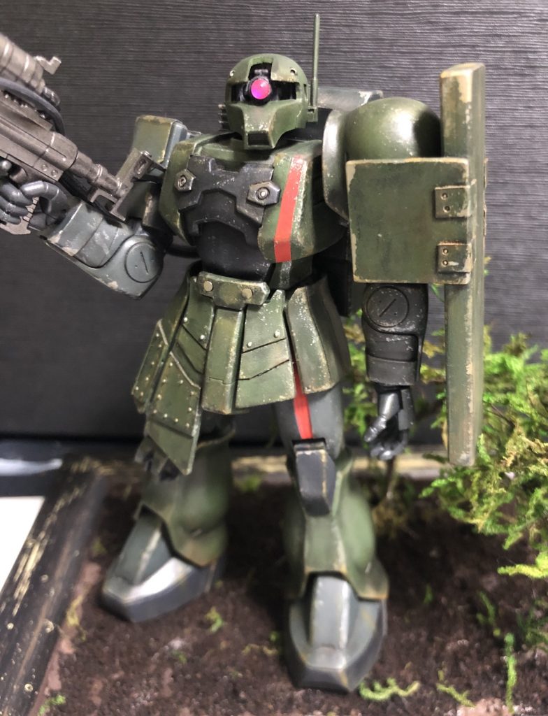 左胸から太腿へのピンクのラインがかわいいです。
    +